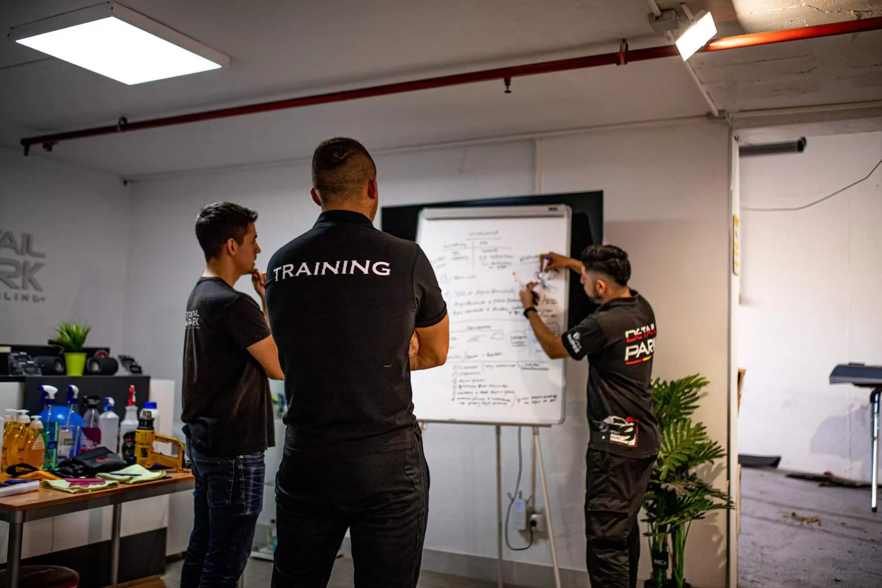Cursos de Paint Protection Film 27 Práctica de instalación de PPF en taller