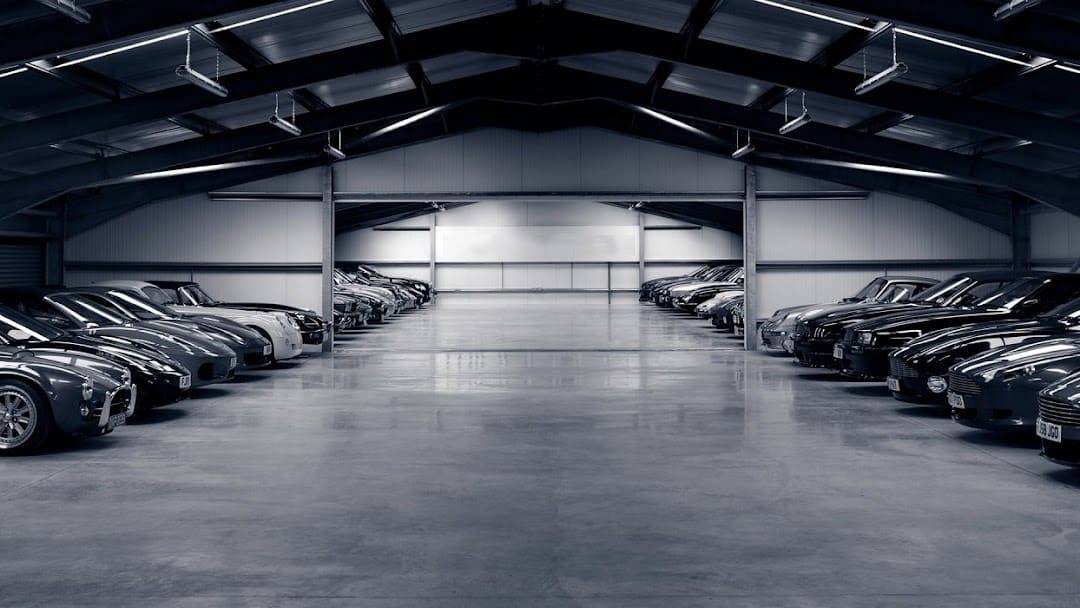 Custodia y parking de coches en Alicante: vehículos protegidos en las instalaciones vigiladas de Detail Park