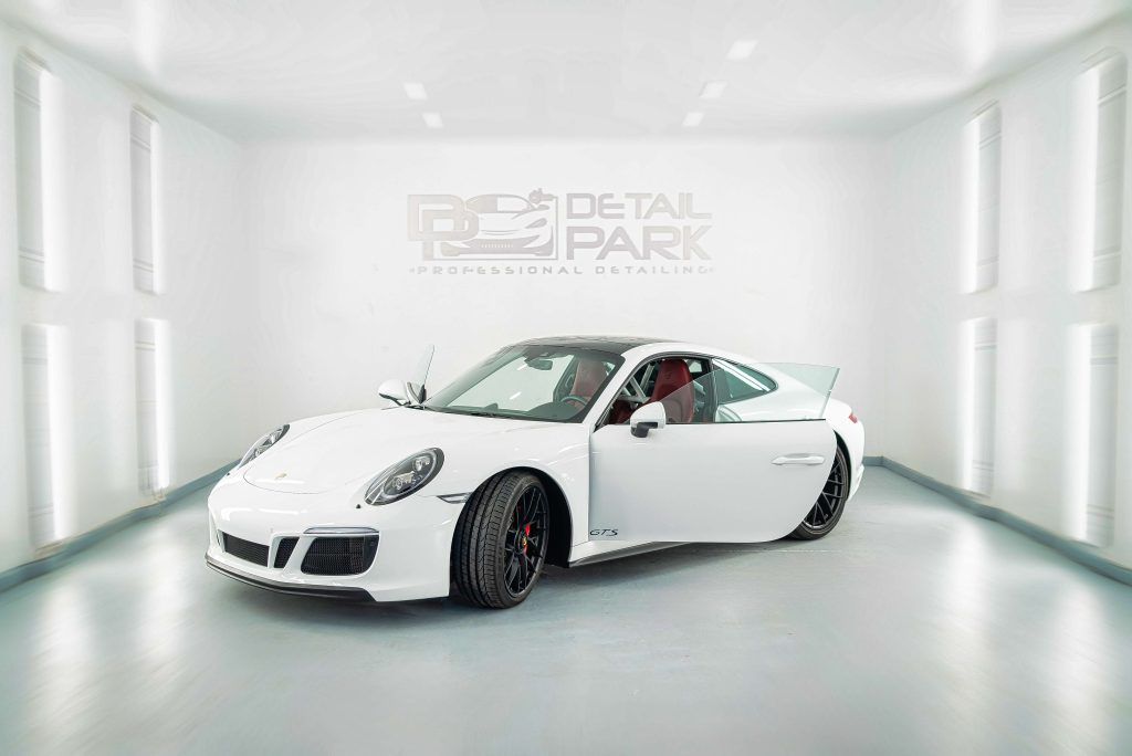 Protección de pintura para Porsche 911 Carrera GTS blanco terminada en Detail Park Alicante