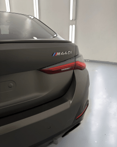 Transformación de Alta Precisión: De Rojo Vibrante a la Sofisticación del Dark Basalt en un BMW Serie 4 9 car wrapping%&paint protection film%