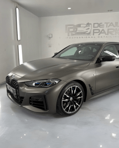 Transformación de Alta Precisión: De Rojo Vibrante a la Sofisticación del Dark Basalt en un BMW Serie 4 12 car wrapping%&paint protection film%