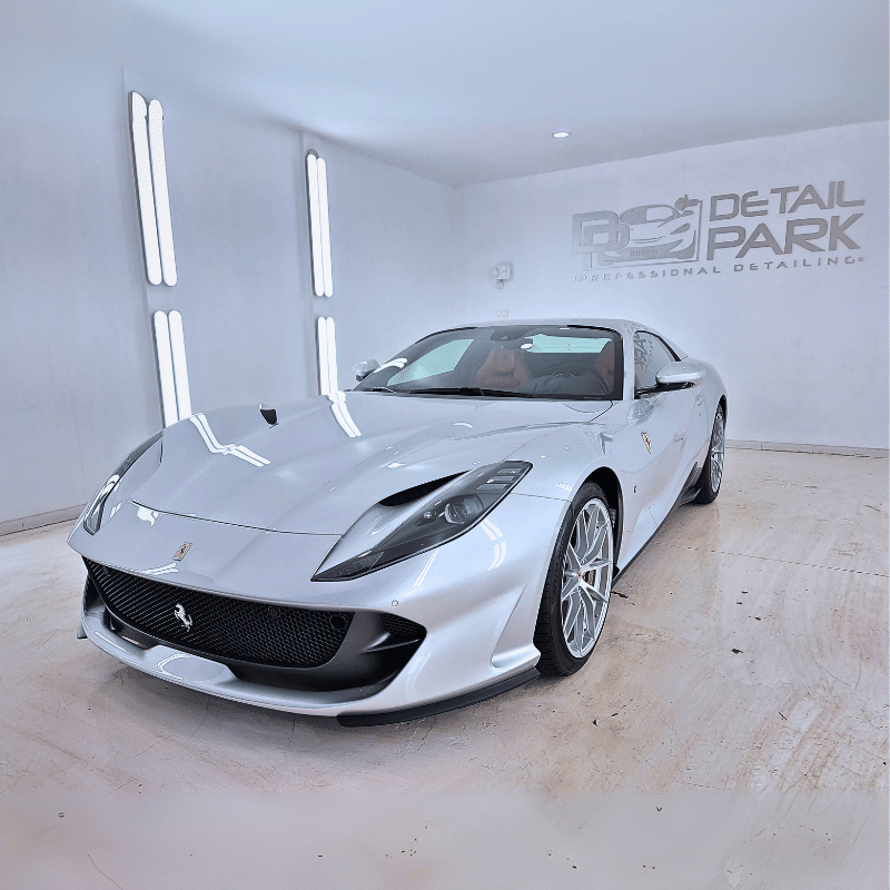 Resultado final de detailing profesional en coche de lujo — Detail Park