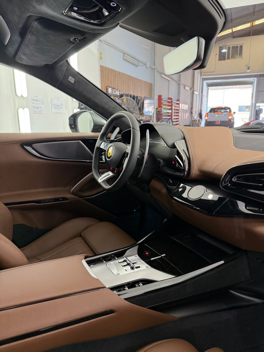 PPF Ferrari Purosangue: protección frontal con STEK 22 Vídeo de la instalación de PPF en el Ferrari Purosangue
