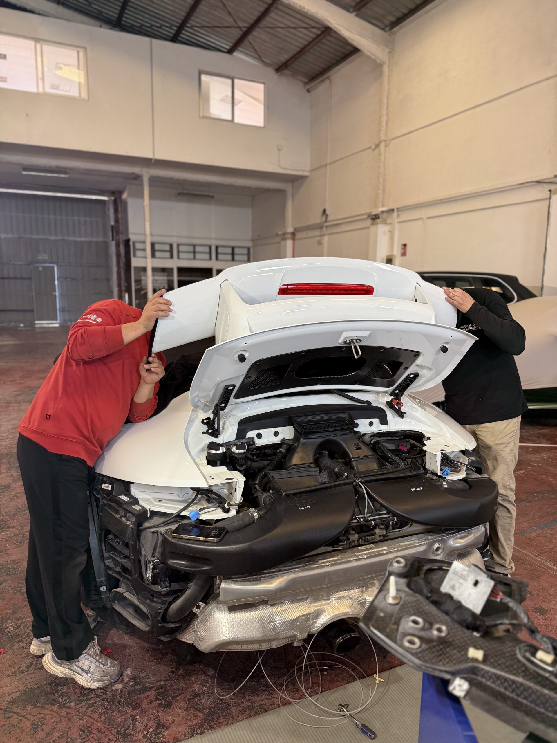 Alerón GT3 en Porsche 911 GTS: Instalación | Detail Park 23 Resultado final del alerón GT3 en el Porsche 911 GTS blanco