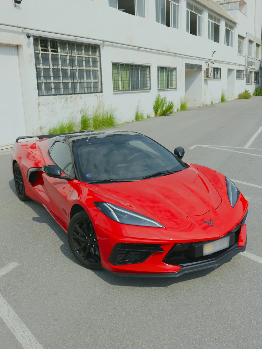 Corvette C8 Liberty Walk: montamos un kit 100 % original en Alicante 4 Corvette C8 Stingray 2024 rojo de serie, antes de montar el kit Liberty Walk