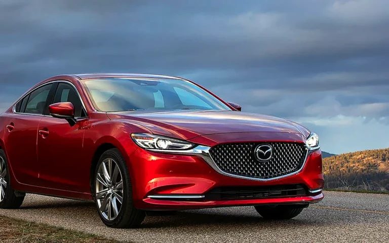 Detailing Mazda 6: imagen de un Mazda 6 en rojo Soul Red Crystal, el color del coche tratado