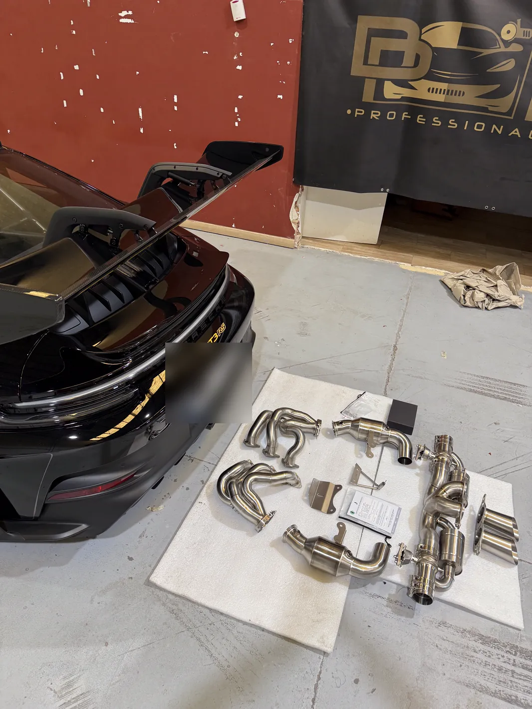 Porsche 911 GT3 RS: escape JCR, carbono, vinilo y full PPF 5 Escape JCR Superlight Race Pipe de titanio e Inconel listo para montar en el Porsche 911 GT3 RS