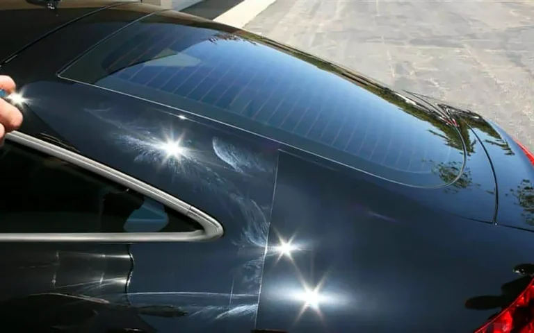 Prueba 50/50 en una aleta negra con hologramas en la pintura del coche y zona corregida