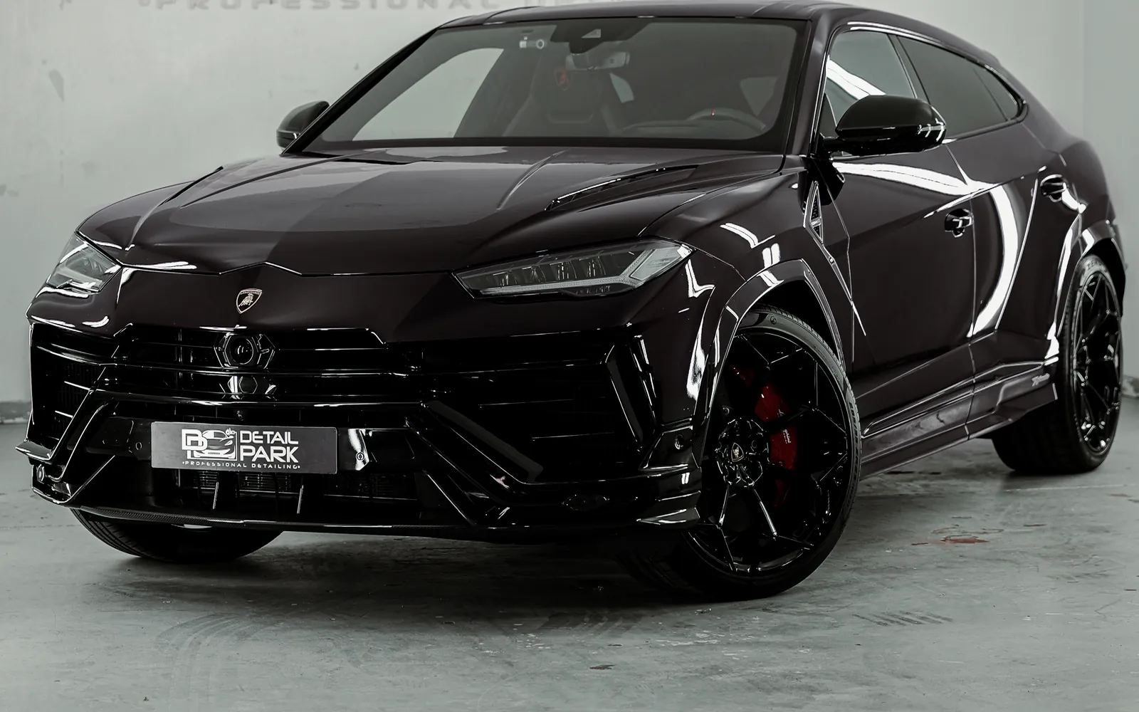 Lamborghini Urus Performante: full PPF con STEK DYNOshield 1 Lamborghini Urus Performante con PPF completo STEK DYNOshield en el taller de Detail Park en Alicante