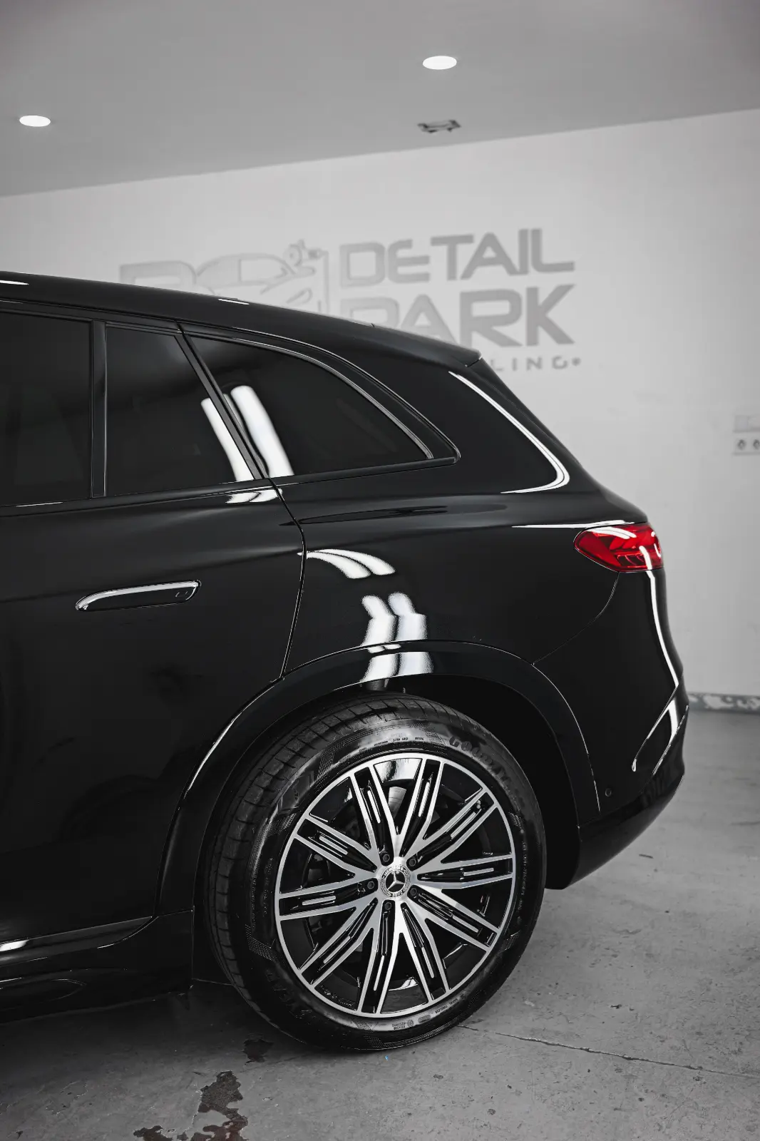 PPF Mercedes EQS SUV: protección integral con STEK DYNOshield 6 Lateral y aleta trasera del Mercedes EQS SUV con PPF completo