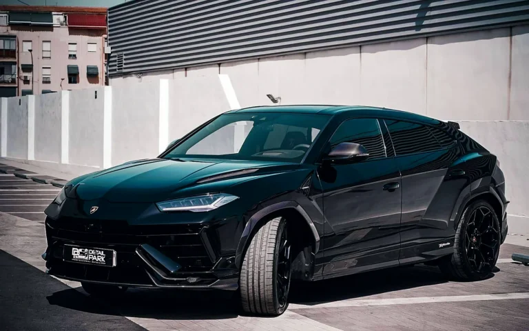 PPF Lamborghini Urus Performante verde oscuro en tres cuartos delantero tras el full PPF