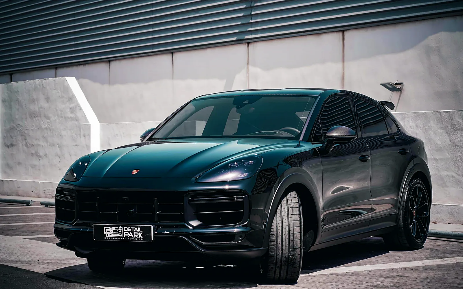 PPF Porsche Cayenne Turbo GT: protección para un SUV de 640 CV 1 PPF Porsche Cayenne Turbo GT: el SUV Coupé oscuro en tres cuartos delantero