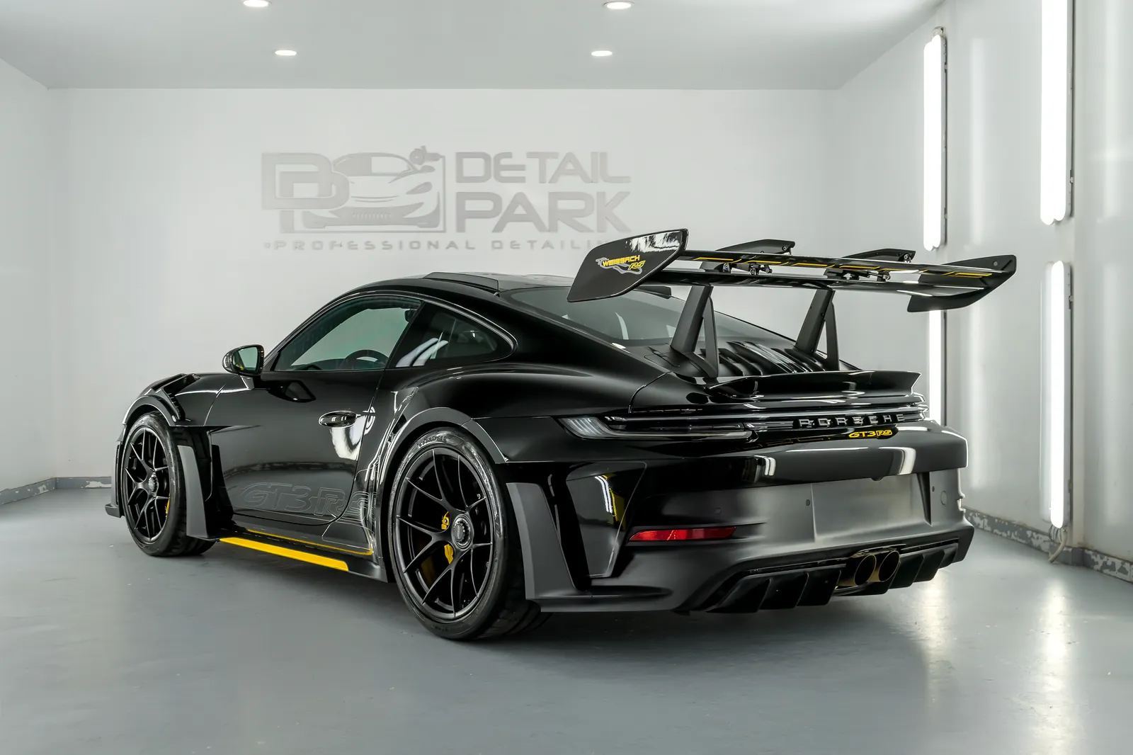 Porsche 911 GT3 RS: escape JCR, carbono, vinilo y full PPF 15 Porsche 911 GT3 RS terminado con full PPF, escape JCR, carbono y detalles en amarillo