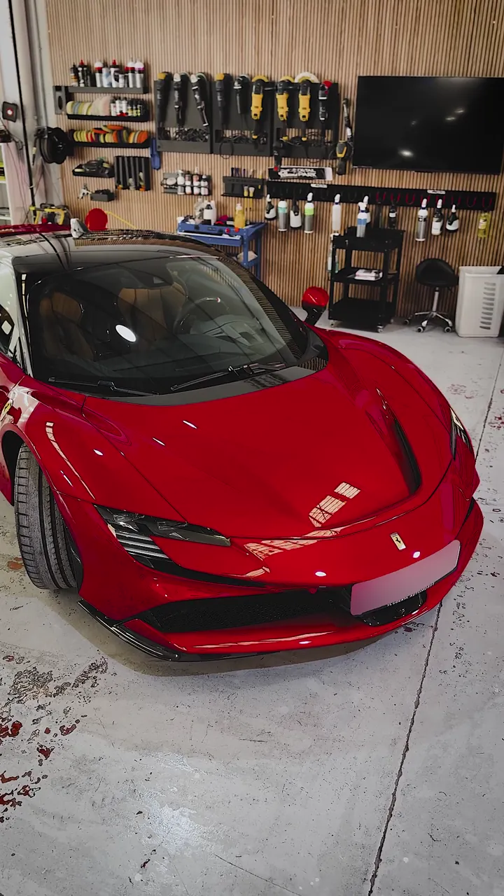 Ferrari SF90 Stradale: tratamiento cerámico completo 2 Vídeo del Ferrari SF90 Stradale con tratamiento cerámico en Detail Park