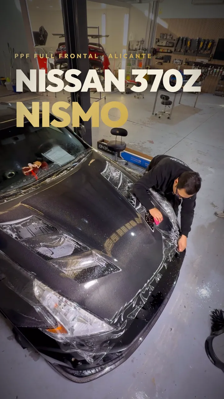 Nissan 370Z Nismo: PPF full frontal STEK para proteger su carbono 2 Vídeo de la instalación de PPF full frontal STEK en un Nissan 370Z Nismo con piezas de carbono