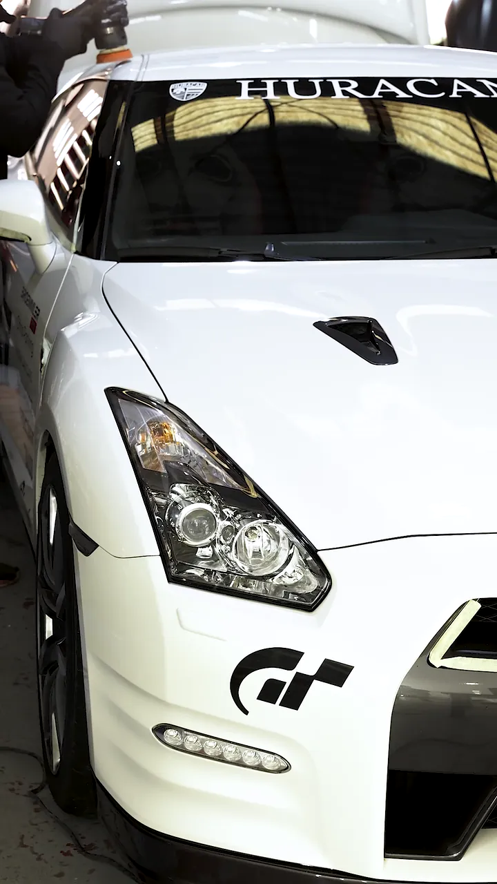 Nissan GT-R R35: full detail y tratamiento cerámico Gtechniq 2 Vídeo del Nissan GT-R R35 con full detail y tratamiento cerámico Gtechniq